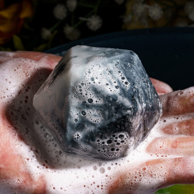 55mm D20 Hand Soap Black and white (milk scent)